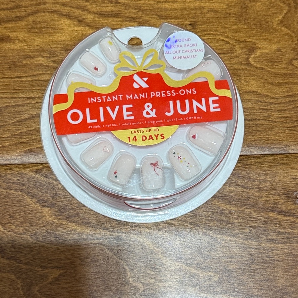 NWT Olive & June Holiday Instant Mani Press-Ons - last 14 days